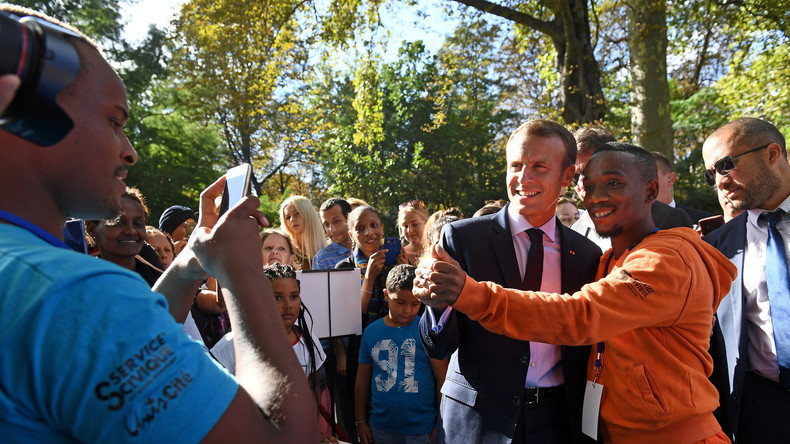Emmanuel Macron à un chômeur : «Je traverse la rue, je vous en trouve [du travail]» (VIDEO)