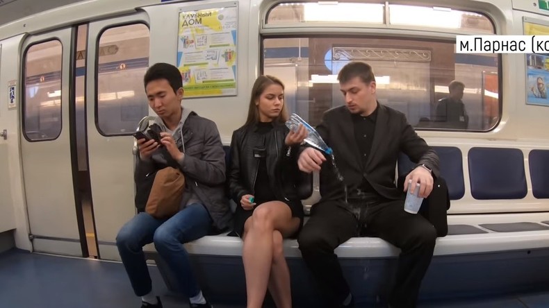 Une jeune Russe jette de l'eau de javel sur les hommes pour lutter contre le manspreading