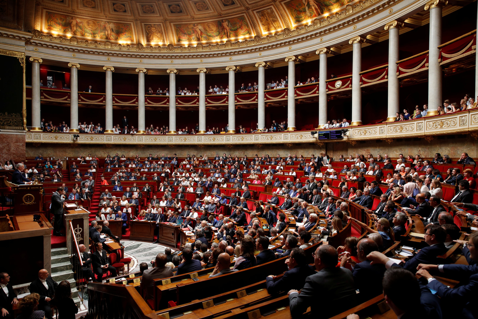 Парламент во франции. Парламент Париж. Сенаторы парламент Франции. Нижняя палата Франции. Сенат, верхняя палата парламента.