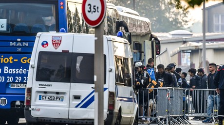 Nouvelle opération d'évacuation du camp de migrants de Grande-Synthe (IMAGES)