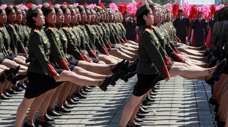 70 ans de la Corée du Nord : défilé militaire sans missiles balistiques (mais avec Gérard Depardieu)