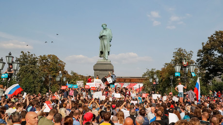 Russie : des élections locales sur fond de manifestations contre la réforme des retraites (VIDEOS)