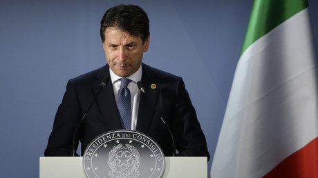 L’Italie et l’UE : sourires, valse viennoise et poignards ?