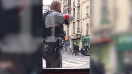 Paris : les images impressionnantes de l'arrestation d'un suspect parlant de djihad (VIDEO)
