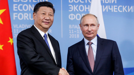 Le président russe Vladimir Poutine en compagnie de son homologue chinois Xi Jinping à Vladivostok le 11 septembre 2018.