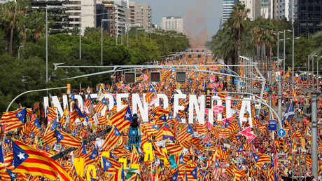 Près d'un million d'indépendantistes catalans manifestent à Barcelone (VIDEO)