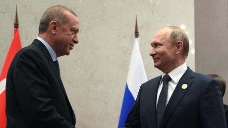 Recep Tayyip Erdogan, président de la République de Turquie (g.) et Vladimir Poutine, président de la Fédération de Russie (d.).