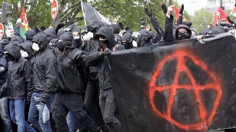 Vitrines brisées, banque incendiée, heurts... Une manifestation antifasciste dégénère à Angers