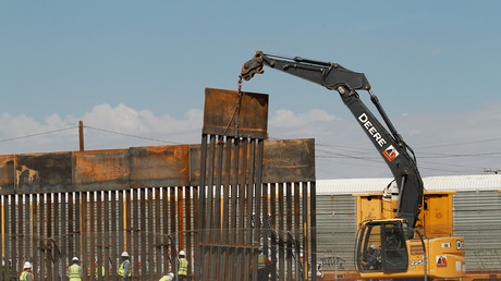 Les Etats-Unis construisent un mur de séparation avec le Mexique (long de 6,5 kilomètres)