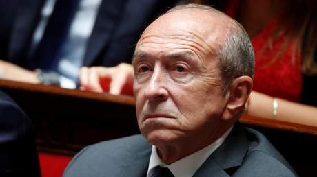 Les policiers n'ont pas de «couilles» selon Yann Moix, Gérard Collomb porte plainte 