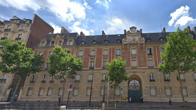 Un nouveau centre pour migrants ouvert dans le XVIe arrondissement de Paris déclenche une polémique