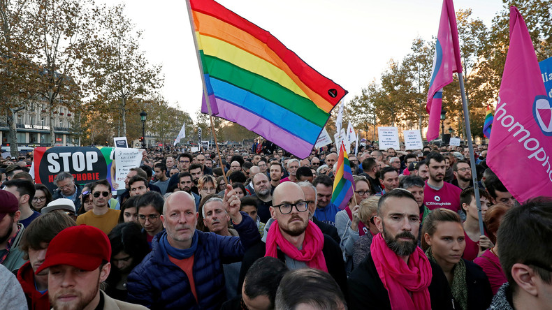 Paris : manifestation contre les violences homophobes après une série d'agressions