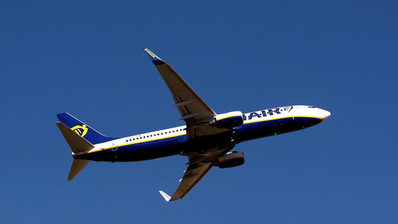 La vidéo d'une altercation raciste dans un avion Ryanair fait scandale 