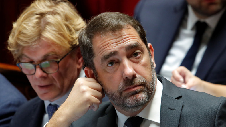 Castaner veut placer des référents LGBT dans les commissariats