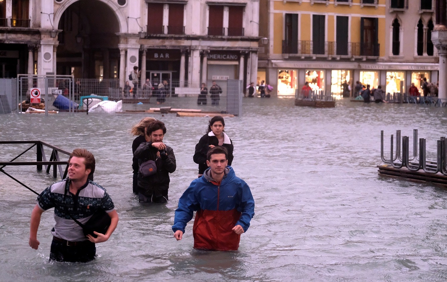 Des inondations historiques plongent Venise sous l'eau (PHOTOS, VIDEO)