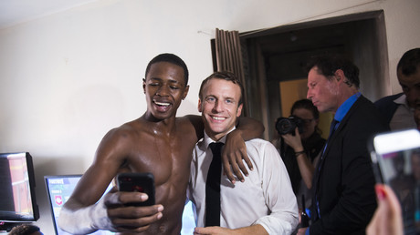 Macron se caricature lui-même