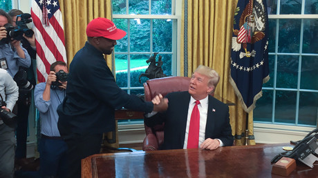Kanye West pris pour cible par une partie des médias lors de sa visite à la Maison Blanche