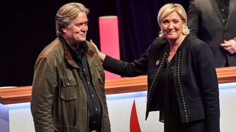 Marine Le Pen et Steve Bannon en mars 2018 lors d'une précédente rencontre au congrès du Front national à Lille.