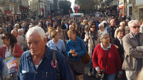 A Paris, les retraités battent le pavé pour sauver leurs pensions (IMAGES)