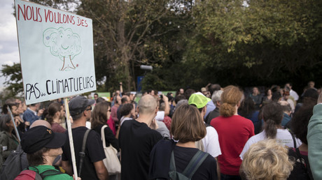 Romainville : une mini-ZAD pour sauver une forêt menacée par la construction d'une base de loisirs