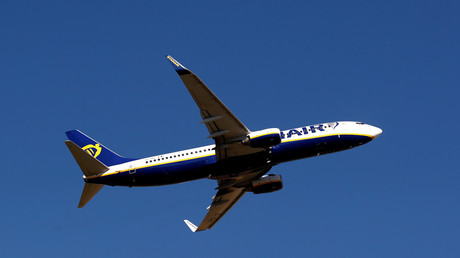 La vidéo d'une altercation raciste dans un avion Ryanair fait scandale 