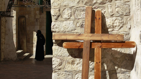 La police israélienne déloge un sit-in de moines coptes au Saint-Sépulcre à Jérusalem (IMAGES)