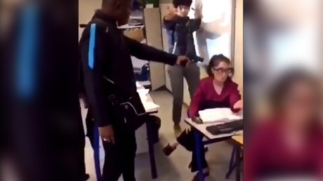 Enseignante braquée : le lycéen aurait frappé un policier au commissariat quelques semaines plus tôt