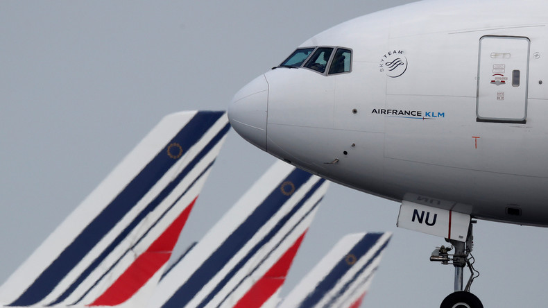 Après un atterrissage d'urgence, les passagers du vol AF 116 bloqués en Sibérie (VIDEO)