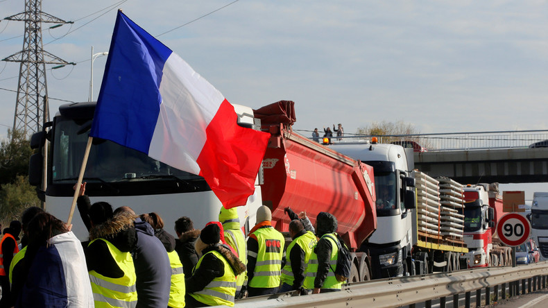 Un collectif de «gilets jaunes» du Val-d'Oise veut un référendum sur la démission d'Emmanuel Macron