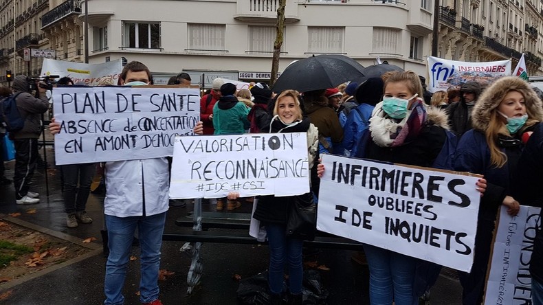Contre le «mépris» et la réforme de la santé, les infirmières descendent dans la rue (IMAGES)
