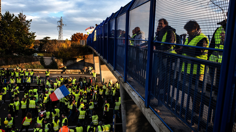 Gilets jaunes : Emmanuel Macron, «président du déclassement»