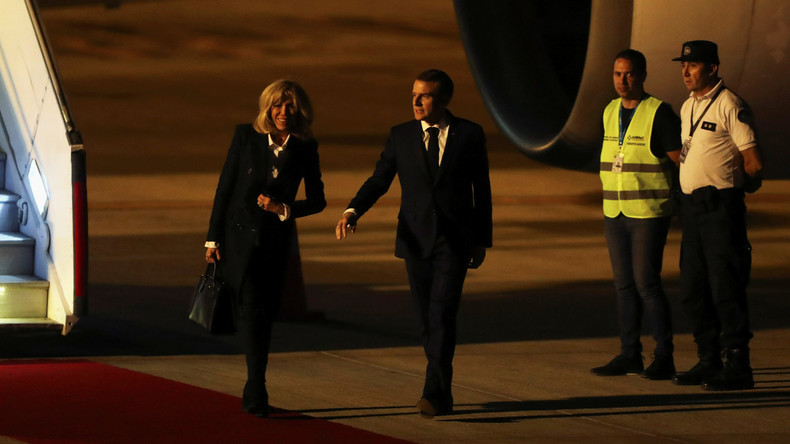 Insolite : Emmanuel Macron accueilli en Argentine par... des gilets jaunes (VIDEO)