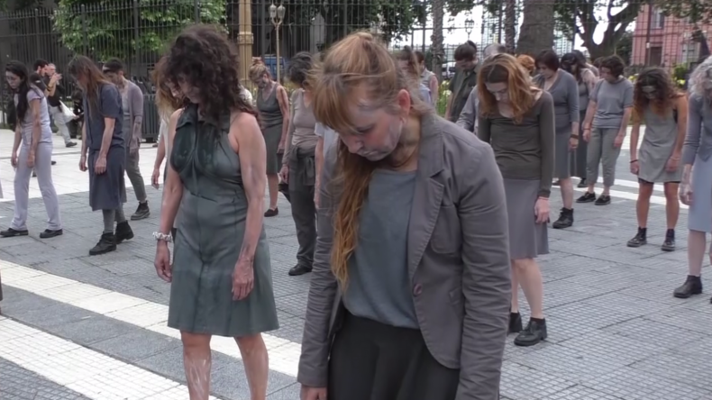Des zombies sortent de leurs tombes à Buenos Aires… pour protester contre le G20