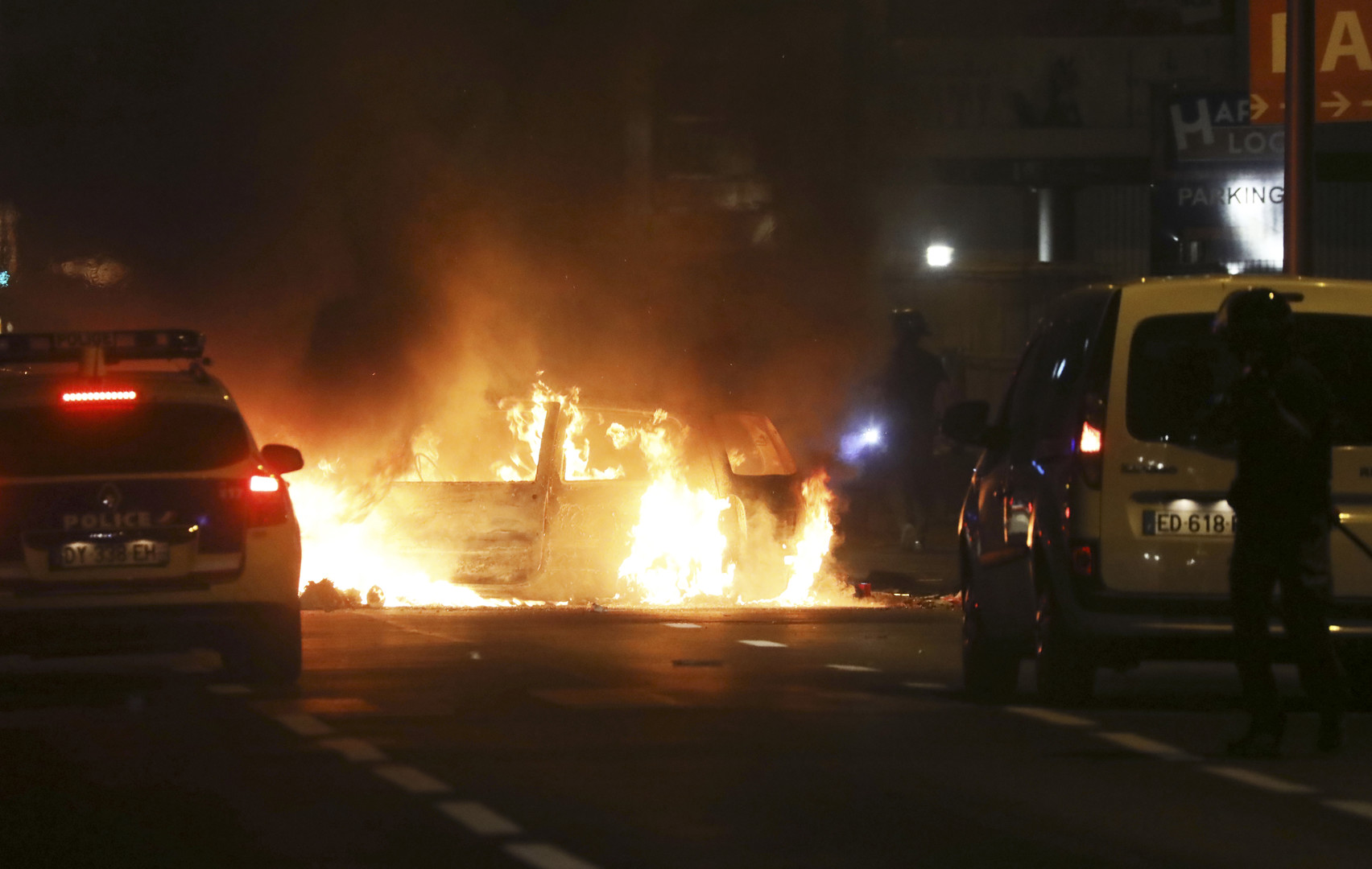 «Gilets jaunes» : couvre-feu instauré à La Réunion après des violences en marge de la mobilisation