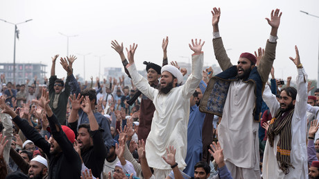 Pakistan : des milliers d'islamistes radicaux manifestent contre l'acquittement d'Asia Bibi (IMAGES)