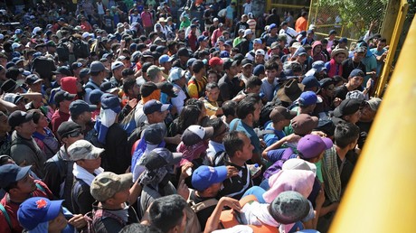 Migrants du Salvador souhaitant entrer à la frontière entre le Guatemala et le Mexique
le 2 novembre 2018.