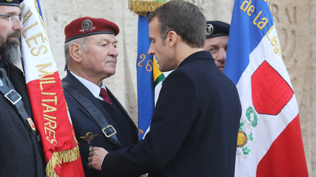 «Quand mettrez-vous les sans-papiers hors de chez nous ?» : un ancien combattant interpelle Macron