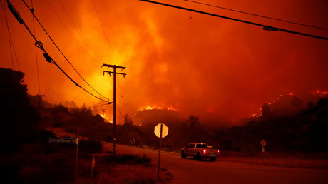 Etats-Unis : Malibu et ses villas de stars en proie aux flammes (IMAGES)