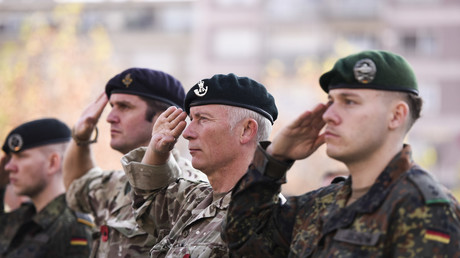 Soldats de l'Otan lors d'une cérémonie à Pristina le 11 novembre 2018.