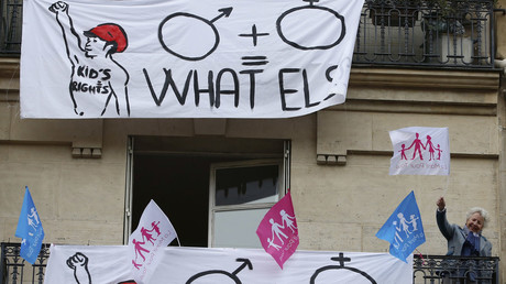 Après avoir changé de genre, un homme devenu femme obtient le statut de «parent biologique»