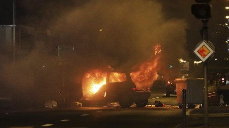 «Gilets jaunes» : couvre-feu instauré à La Réunion après des violences en marge de la mobilisation