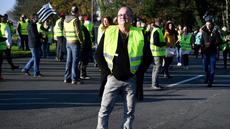 «Vous êtes un petit poujadiste !», le sous-préfet du Finistère insulte un gilet jaune (VIDEO)