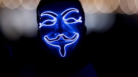 Anonymous accuse le Royaume-Uni d'être derrière un programme pour «contrer la propagande russe»