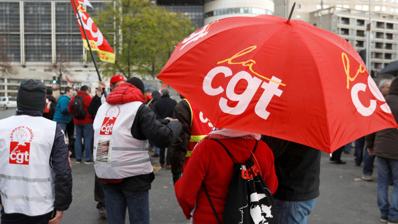FO et la CGT proposent leurs services d'ordre aux Gilets jaunes mais annulent la grève des routiers