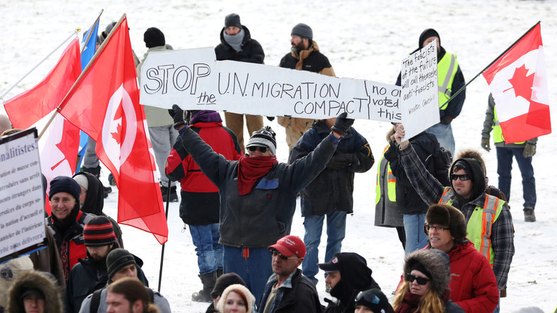 Retraits en série, manifestations : le pacte sur les migrations part-il sur de mauvaises bases ?