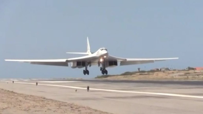 Venezuela : des avions russes arrivent à Caracas pour des manœuvres militaires conjointes (VIDEO)