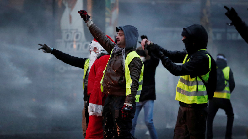 Police contre Gilets jaunes : quelques heurts à Paris lors de l'acte 5 des Gilets jaunes (VIDEOS)