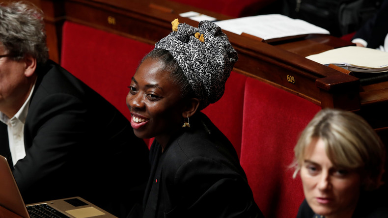 Danièle Obono case le mot «bolos» dans l'hémicycle après un défi lancé par un animateur radio