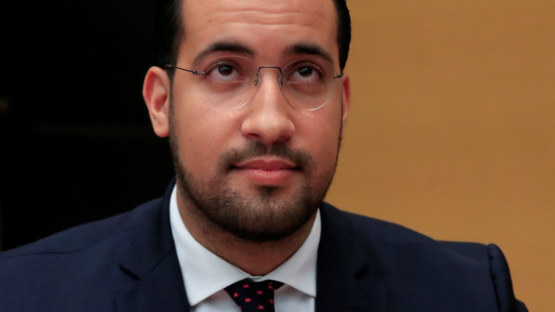 «Coïncidences» : le mystérieux voyage de Benalla au Tchad interpelle l’opposition 