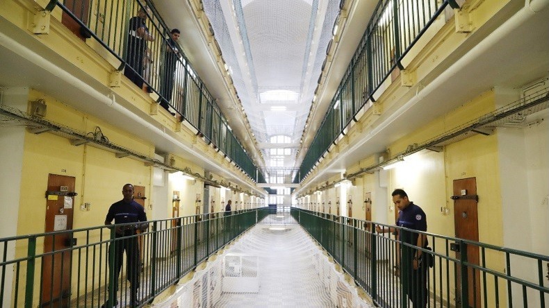 Evasion d'un détenu de la prison de Fresnes malgré les tirs d'un surveillant pénitentiaire